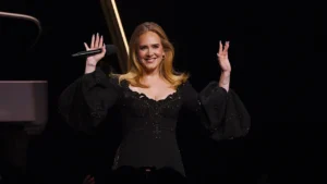 ADELE SAHNELERE VEDA EDİYOR: HAYRANLARINI ÜZEN KARAR