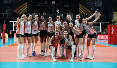 Eczacıbaşı Dynavit, ilk yarıyı galibiyetle tamamladı