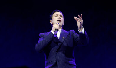 MARIO FRANGOULIS, GÜÇLÜ YORUMU VE EŞSİZ ENERJİSİYLE UNUTULMAZ BİR GECE YAŞATTI