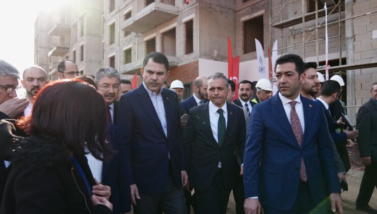 BAKAN KURUM OSMANİYE’DE DEPREMZEDE AİLENİN YENİ EVİNE KONUK OLDU